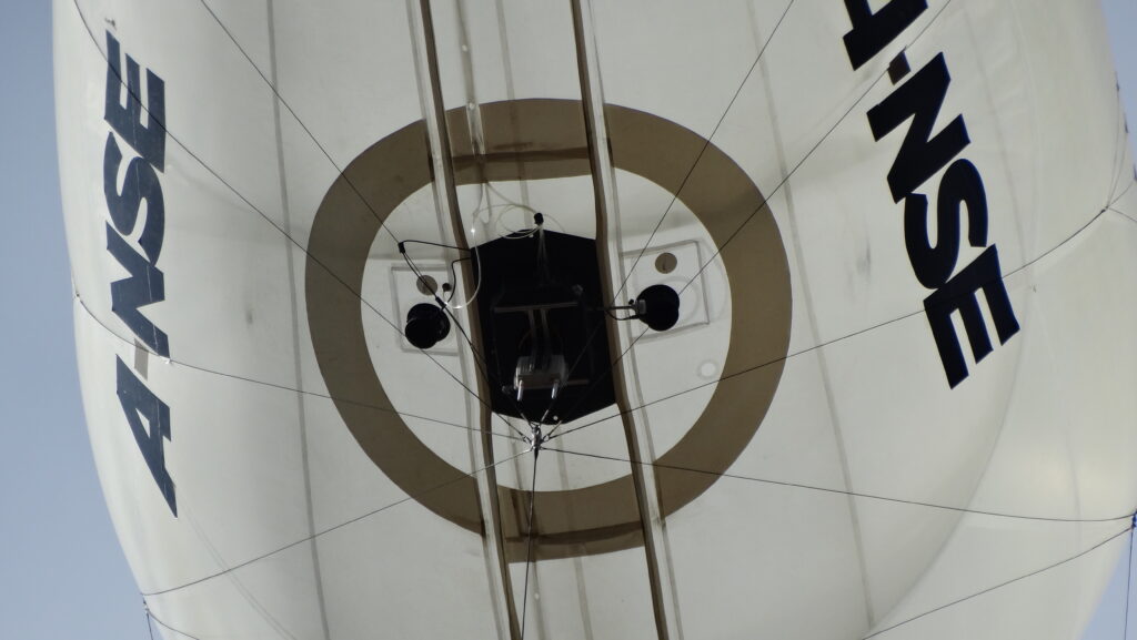 Ballon captif A-NSE avec système Cerbair pour la lutte anti-drones