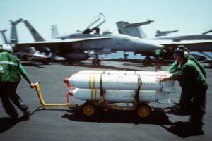 Armes à sous-munitions sur un champ de bataille